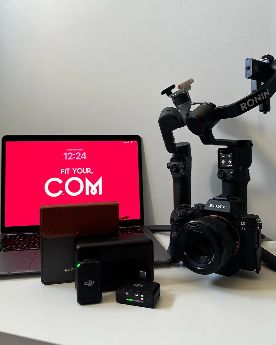 Matériel de tournage Fit Your Com : boîtier Sony, stabilisateur Ronin et micros DJI